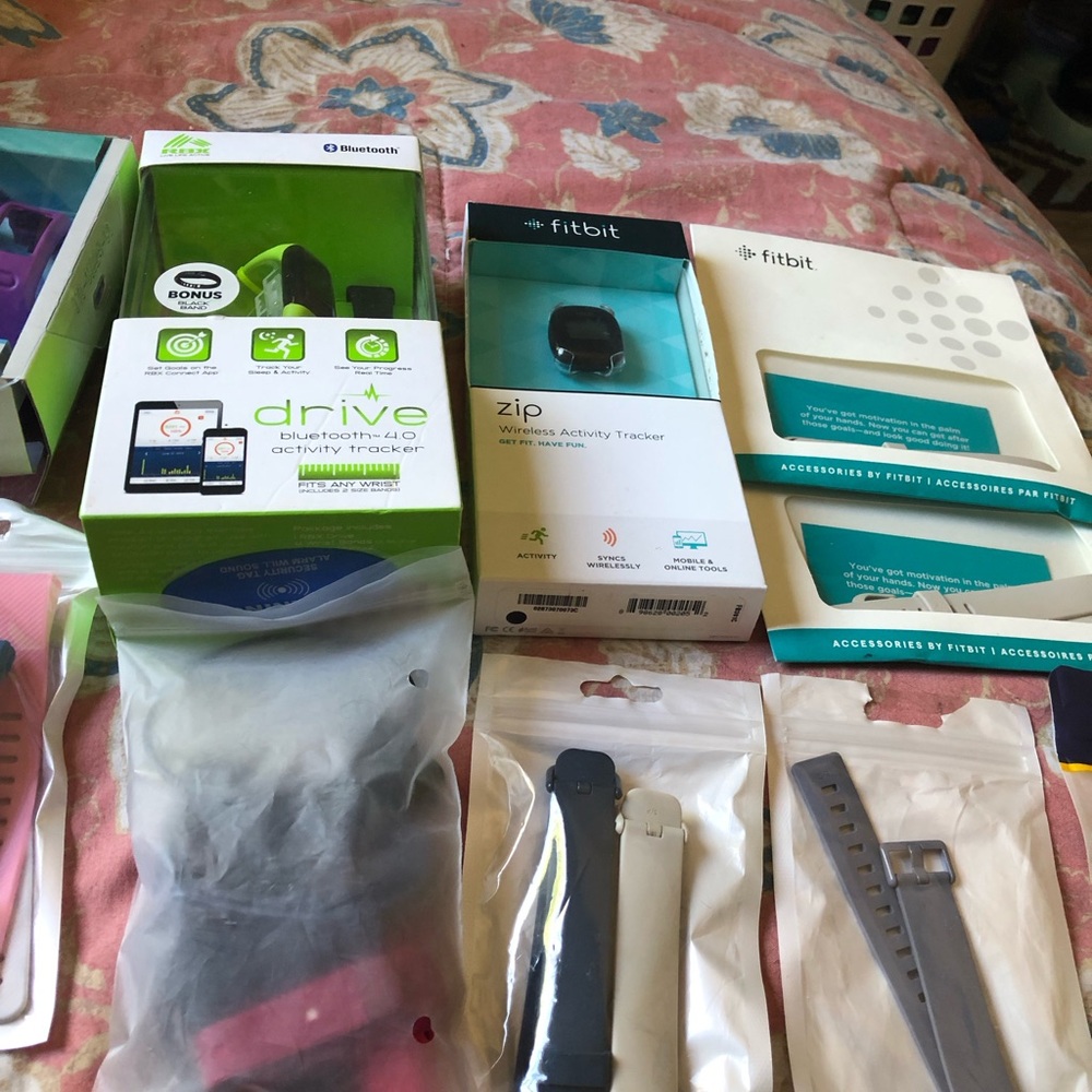 Fitbit bundle - Picture 3 of 5